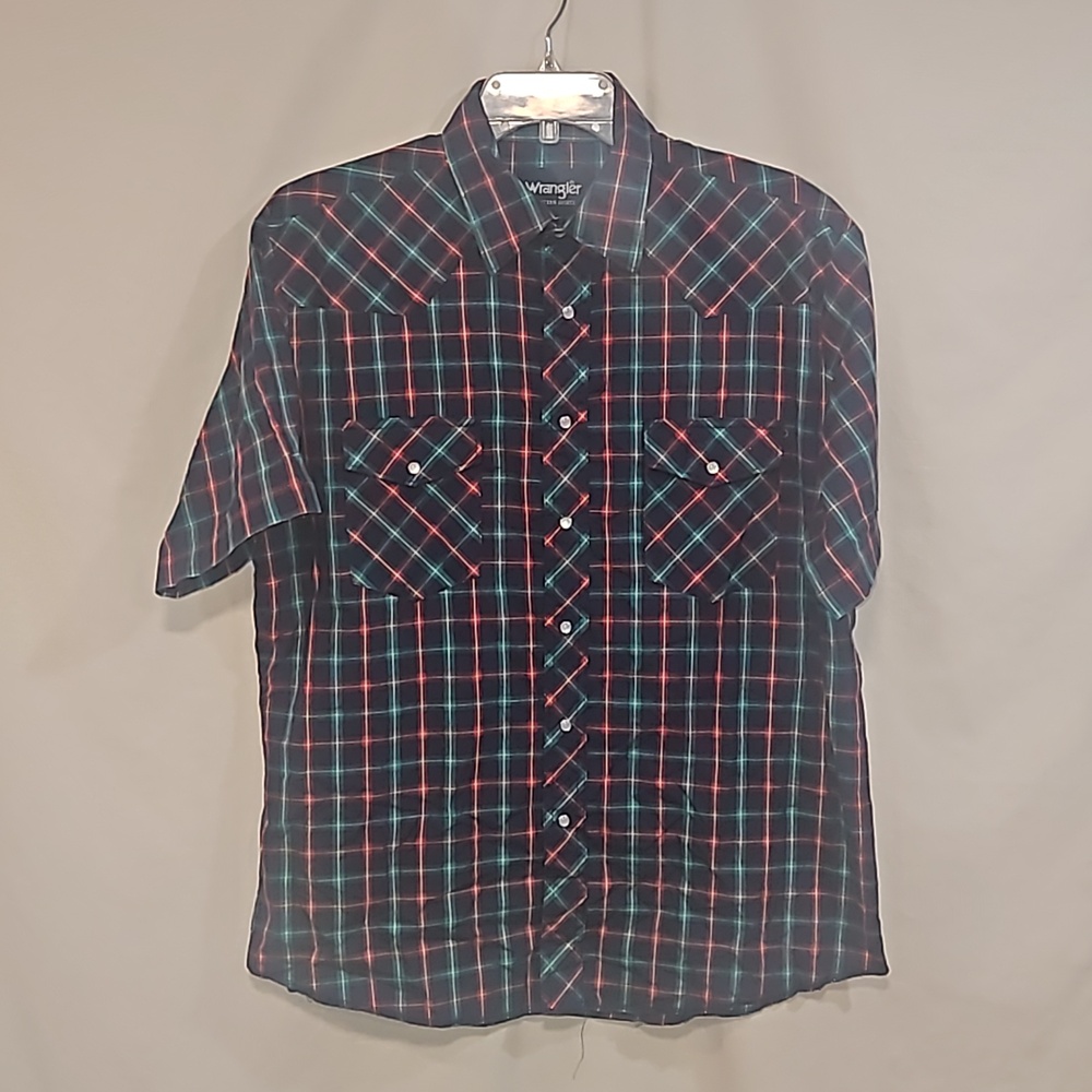 Wrangler pearl snap short sleeved size L men's shirt